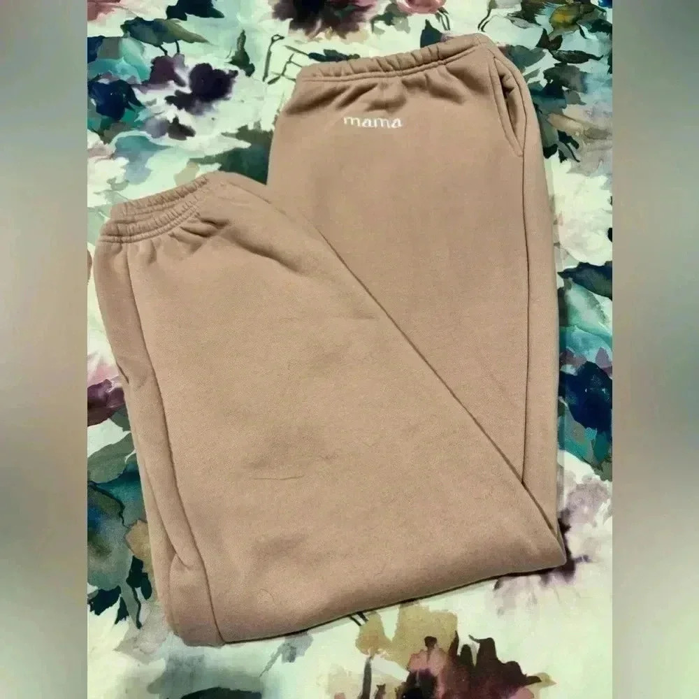 Mama sweatpants  by Brunette